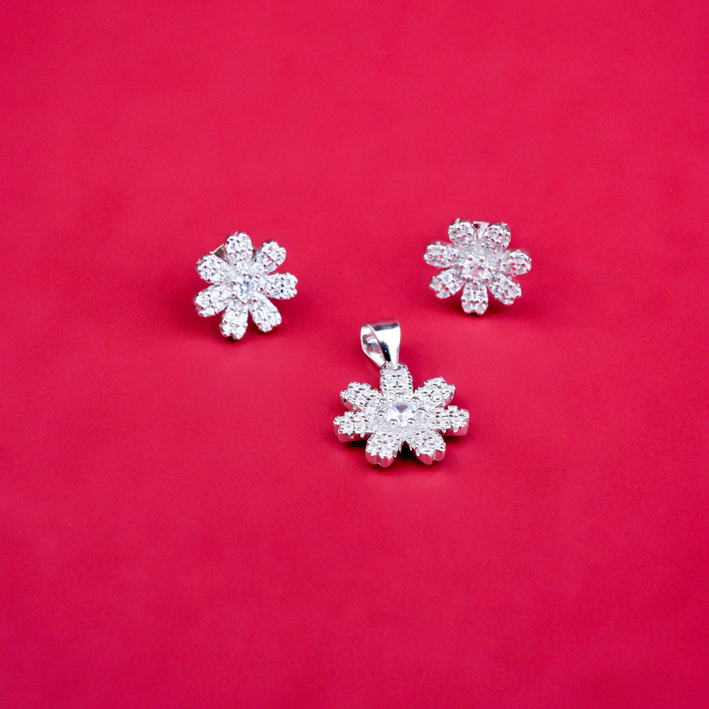 Dimond Flower Butty Pendle