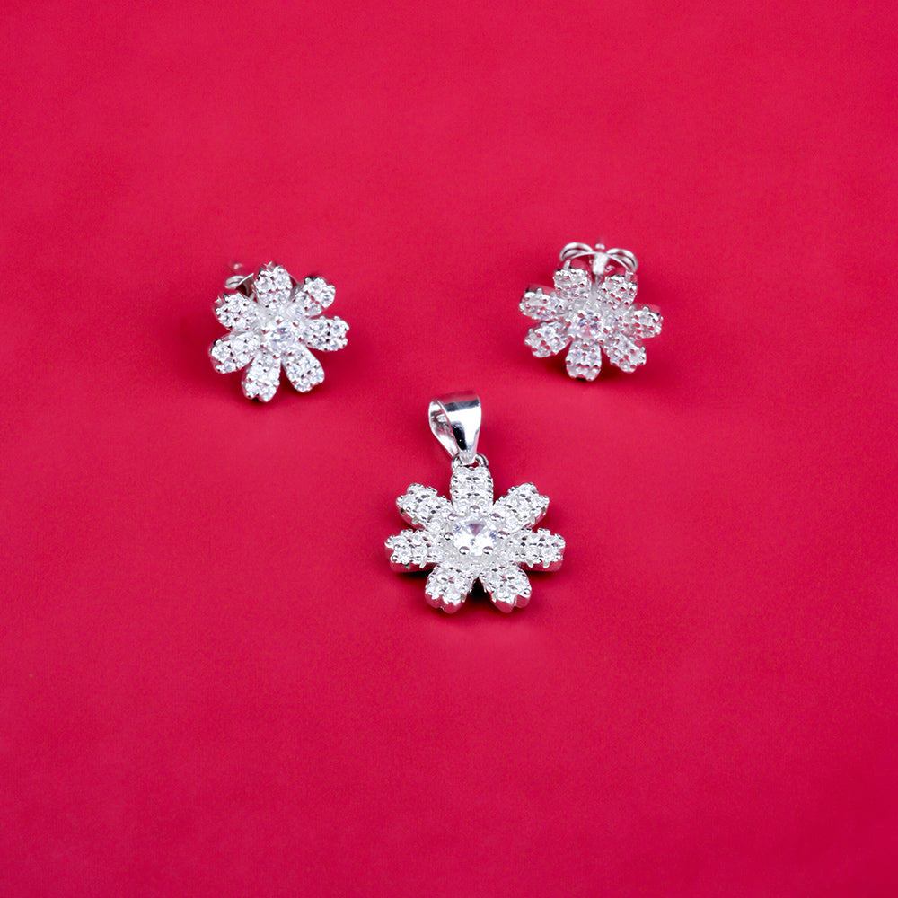 Dimond Flower Butty Pendle