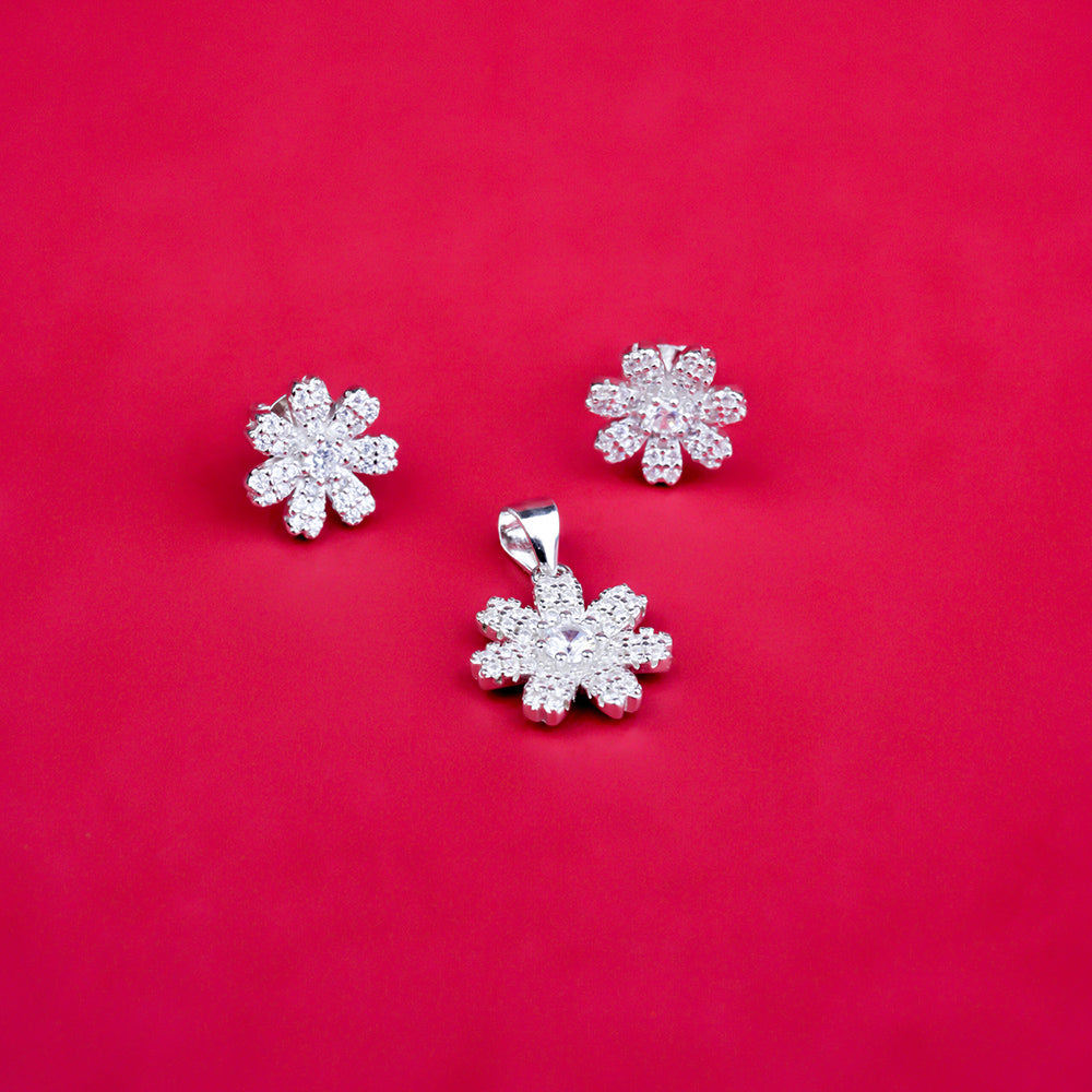 Dimond Flower Butty Pendle