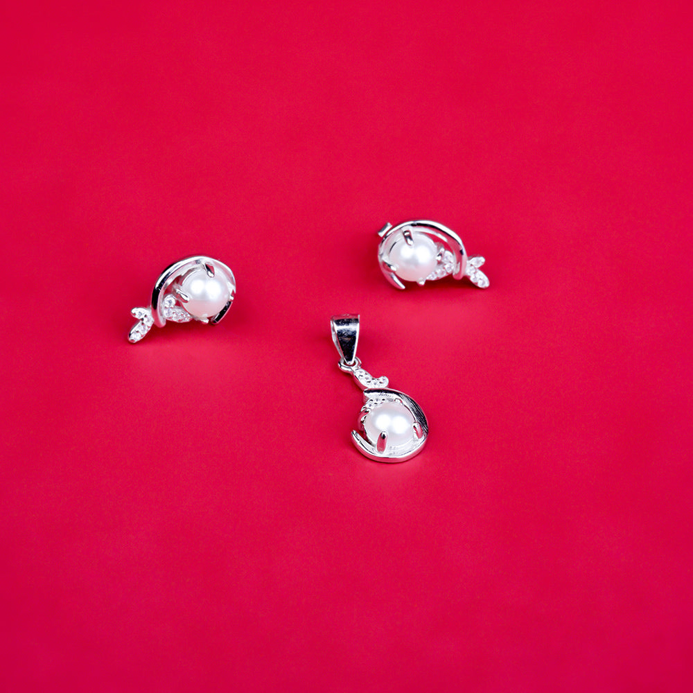 Fancy Moon Shape Pendant  With White Pearl