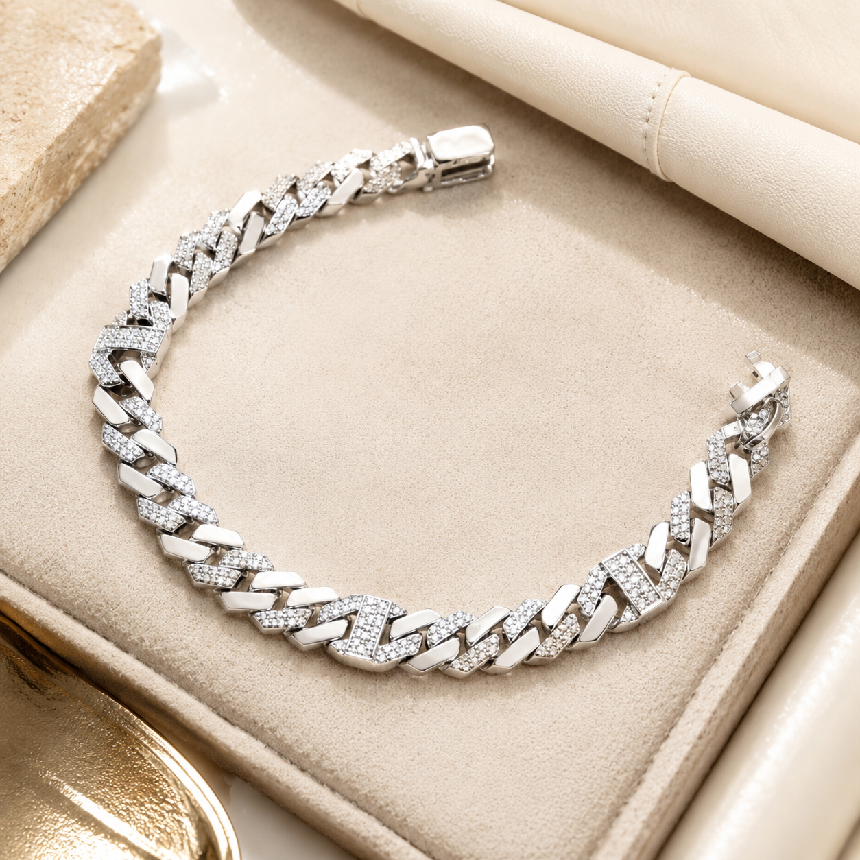 Detailed view of the interlocking Cuban chain design on the men's silver bracelet