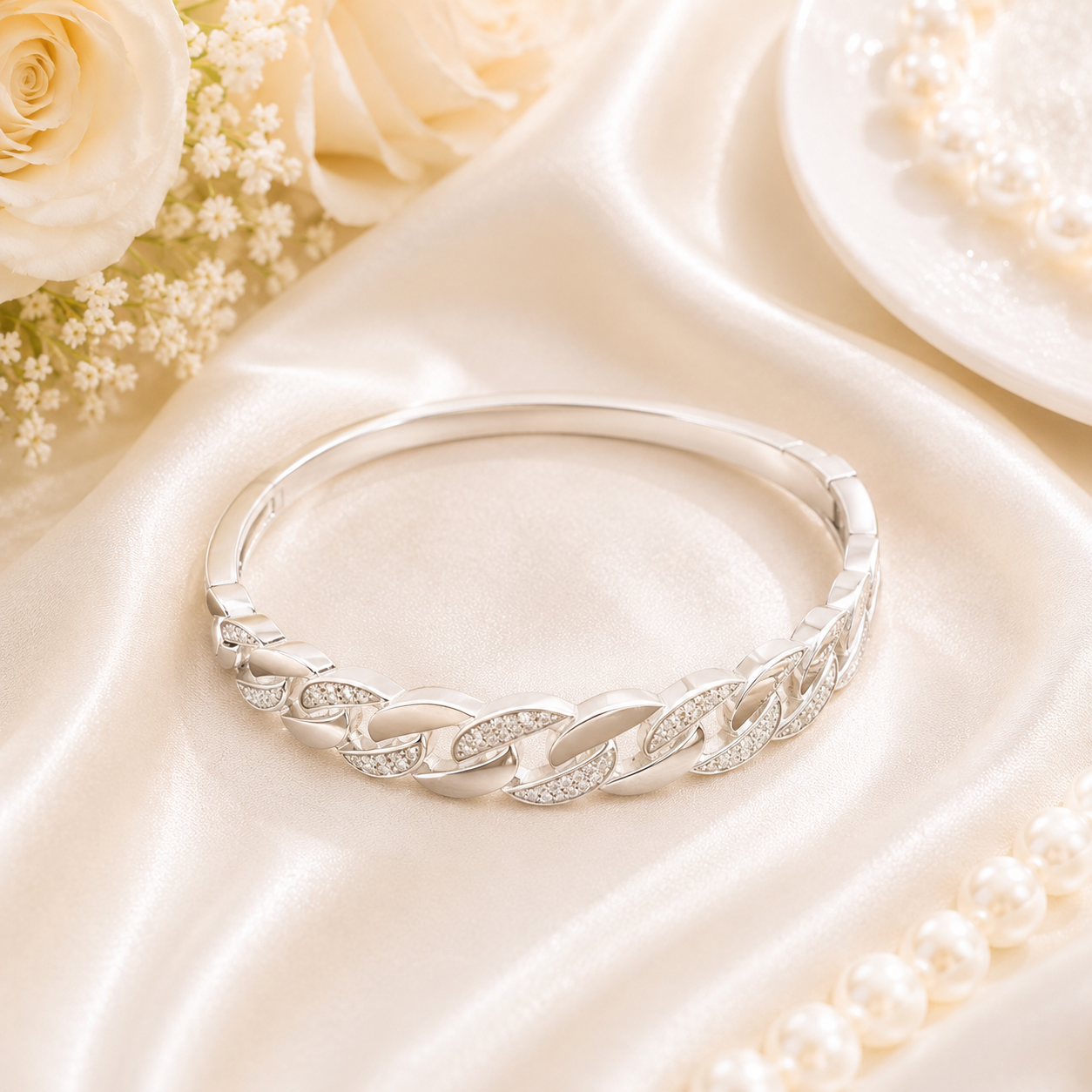Side profile of the Cuban link bangle displaying the rigid structure and polished finish