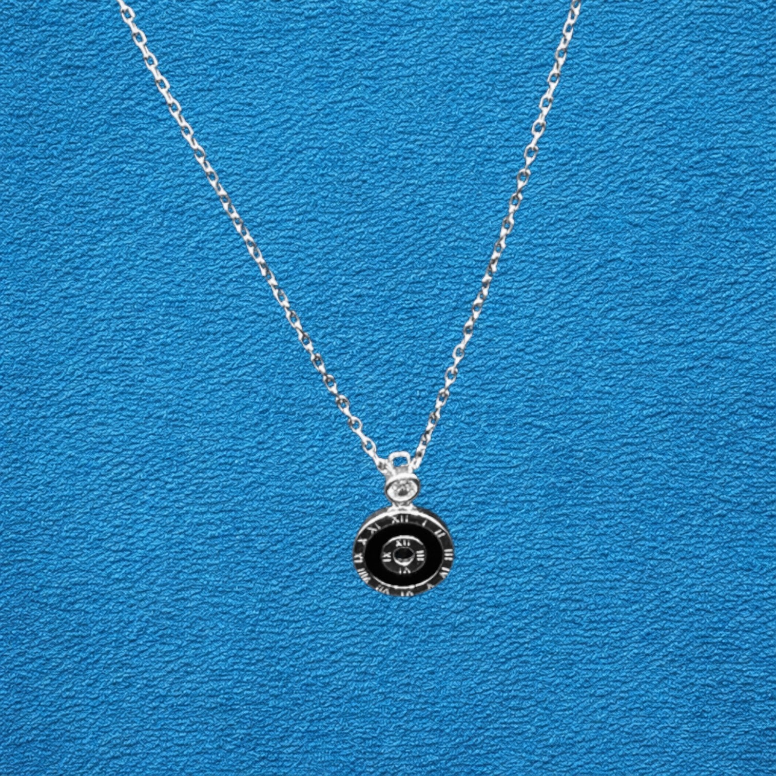 Silver Interlocking Circle Pendant Necklace