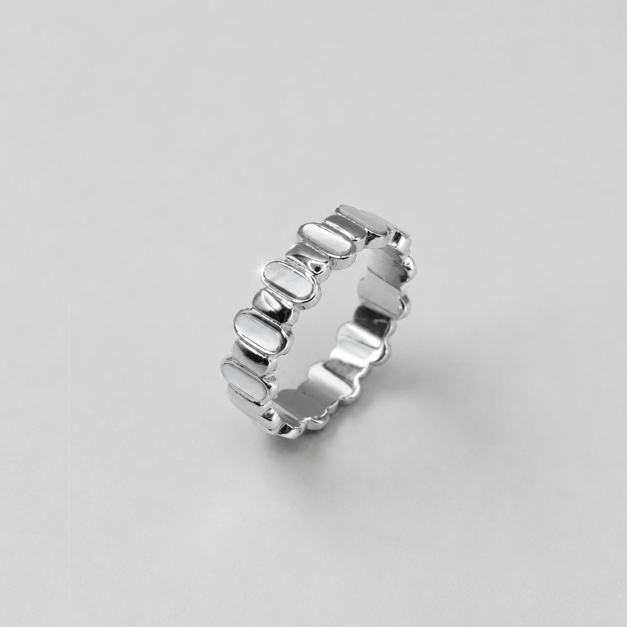 Silver Mother of Pearl Oval Link Band Ring