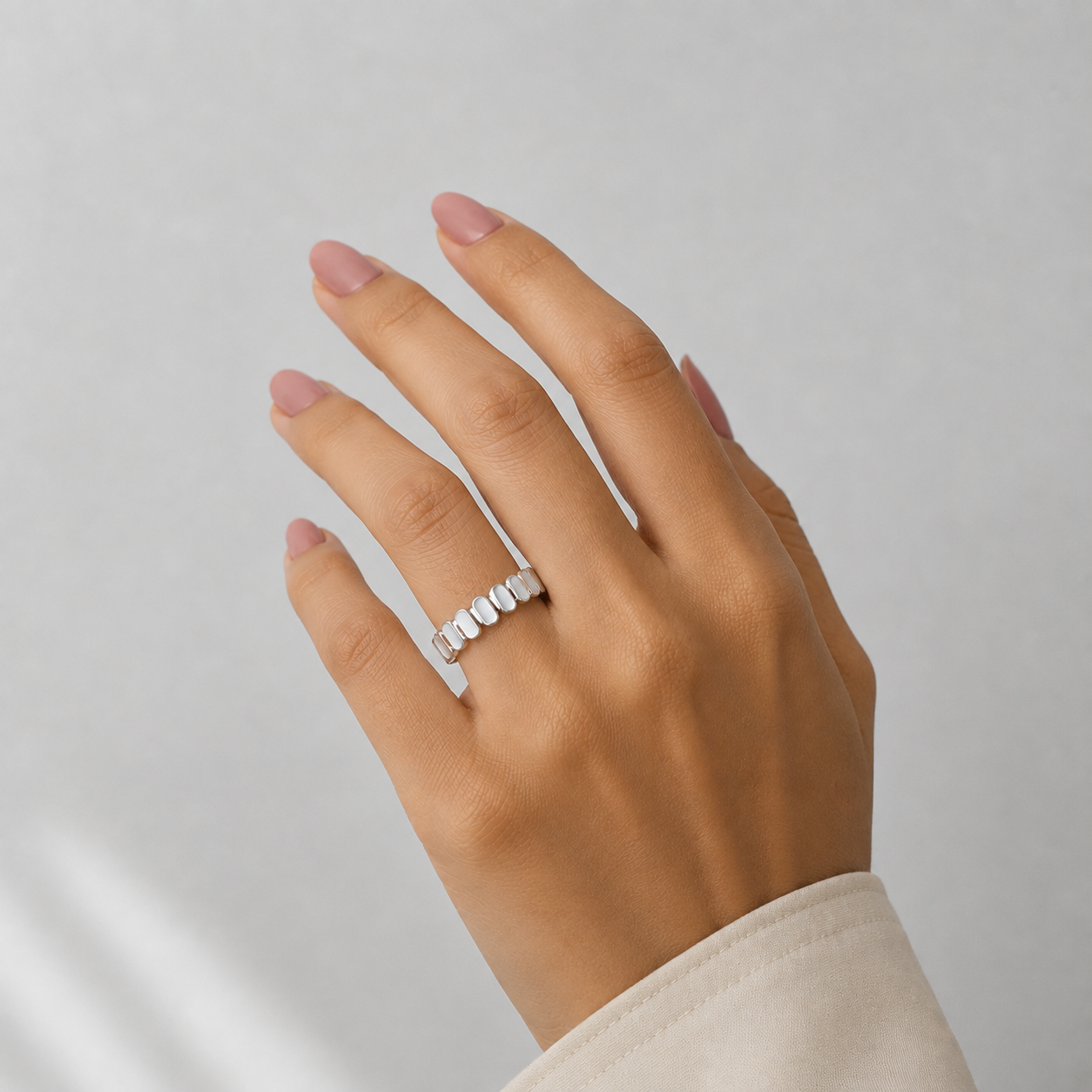 Silver Mother of Pearl Oval Link Band Ring