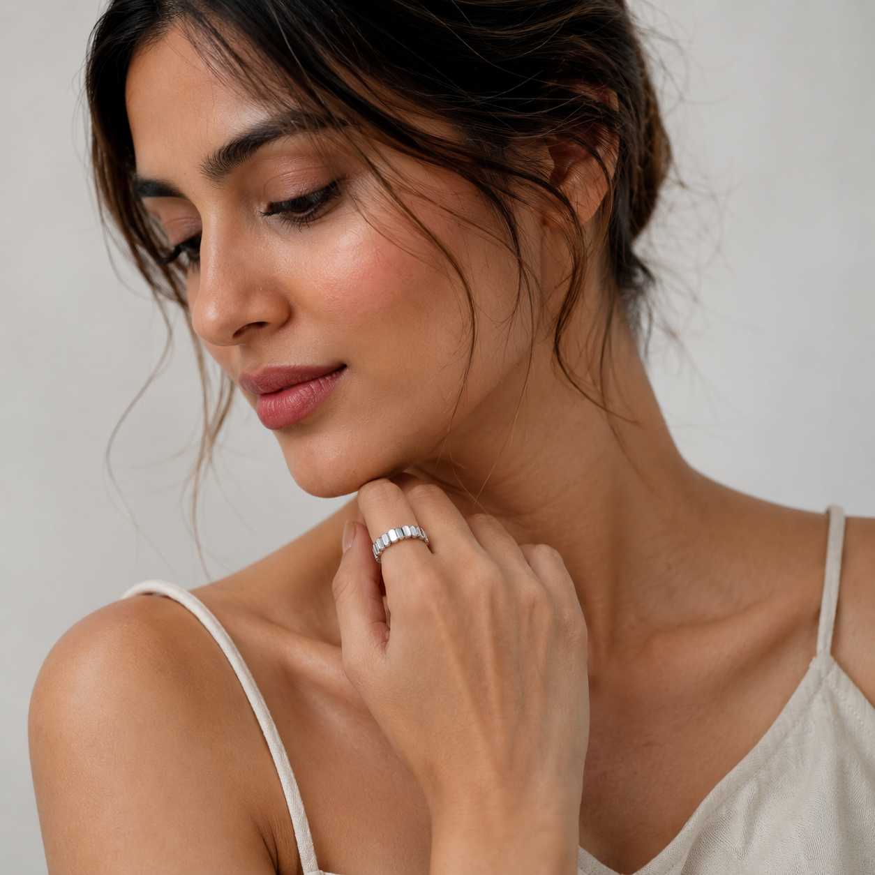 Silver Mother of Pearl Oval Link Band Ring