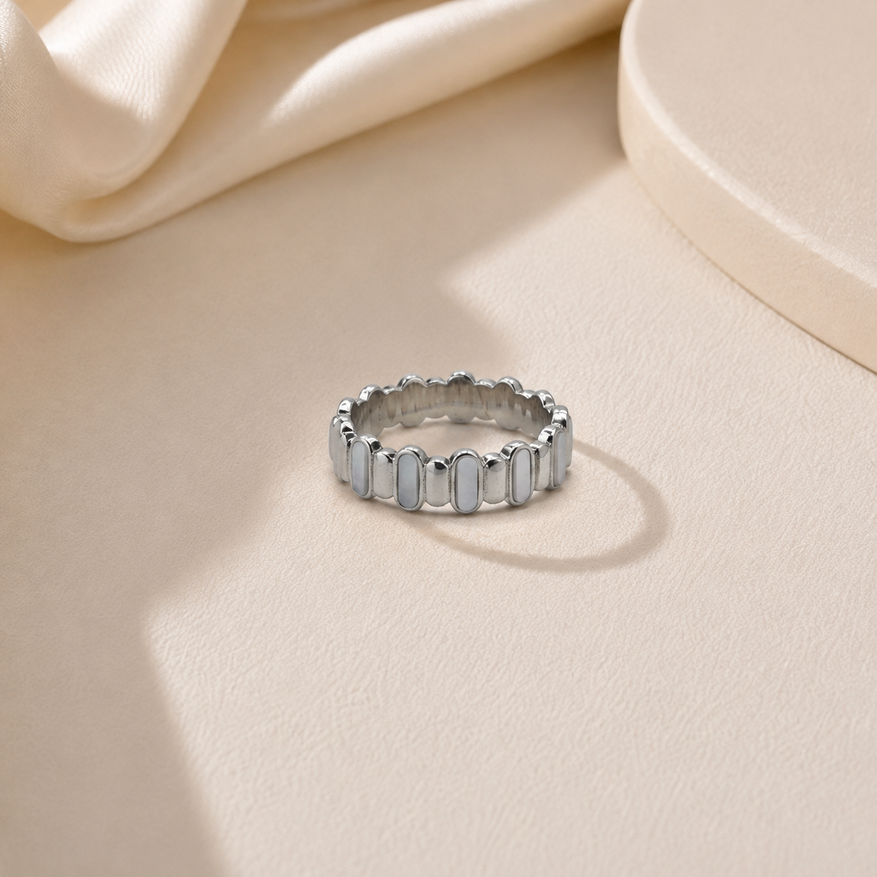 Silver Mother of Pearl Oval Link Band Ring