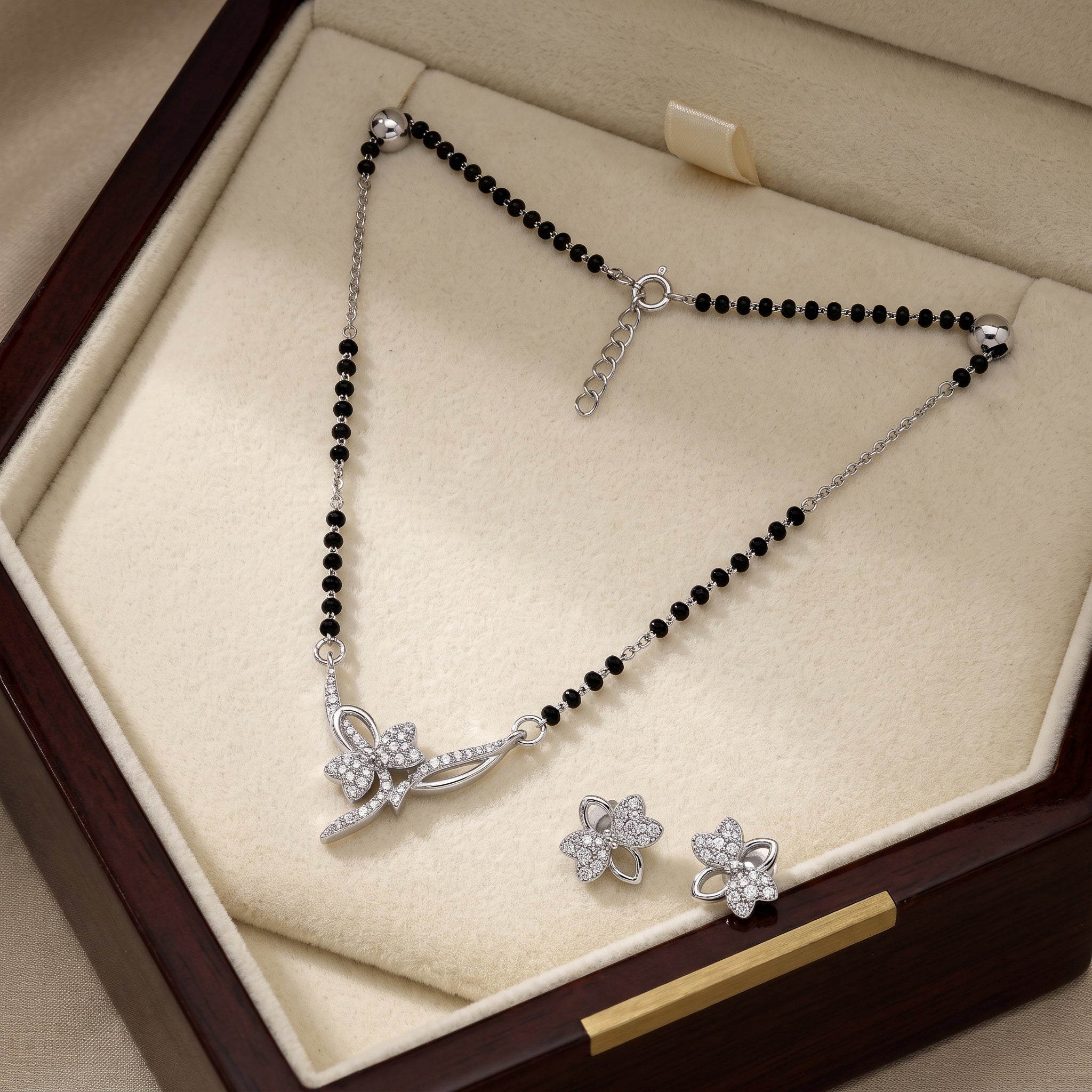 Silver Open Petal Flower Mangalsutra Set