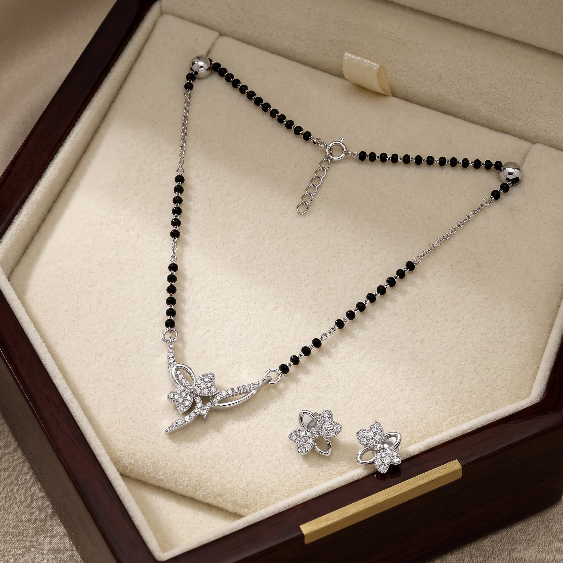 Silver Open Petal Flower Mangalsutra Set