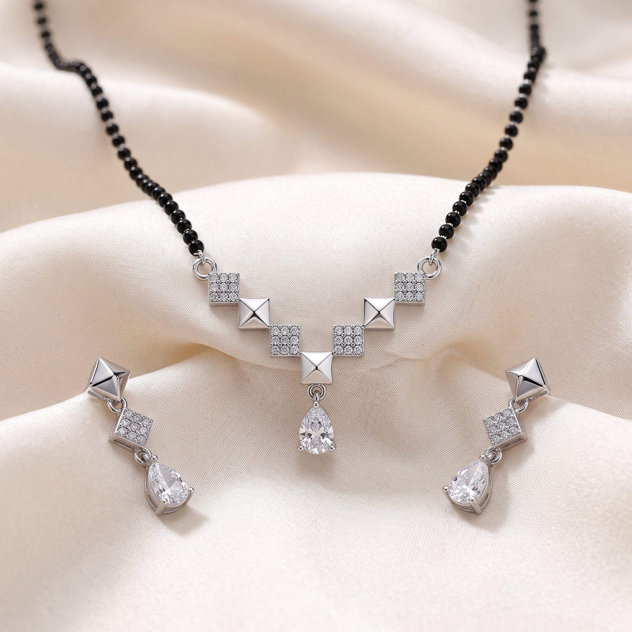 Silver Pyramid Square Geometric Mangalsutra Set