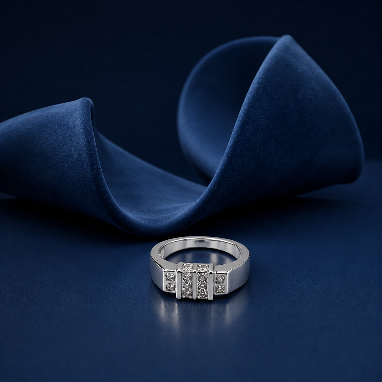 Three set blocks spaced around a silver band